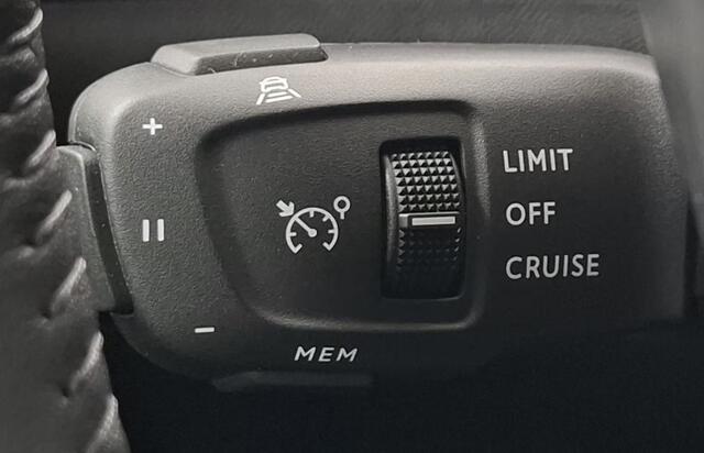 Peugeot e-2008 EV Allure Avantage 54 kWh Vision Plus Pakket / Camera / Navigatie