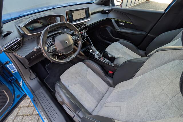 Peugeot e-2008 EV GT Pack 50kWh SOH 92% Panorama
