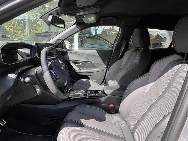 Peugeot e-2008 EV GT Avantage 50 kWh | 360gr camera | Dodehoek detectie | Adaptieve Cruise | Navigatie | Full LED | Two Tone