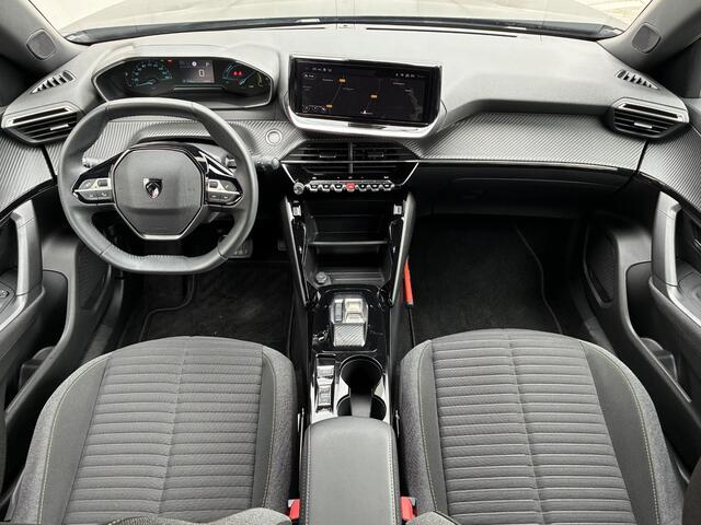 Peugeot e-2008 EV Active 54 kWh / SOH 97,75% / 8 Jaar Fabrieksgarantie / Dealer Onderhouden / 3-fase/Snelladen / Navigatie /