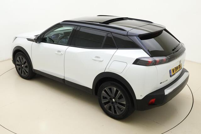 Peugeot e-2008 EV GT Pack 50 kWh SOH 91,25% l 1e Eigenaar l Alcantara l Schuif-Kanteldak l Full-LED l Apple Carplay & Android Auto l DAB l Bluetooth l Keyless l Navigatie