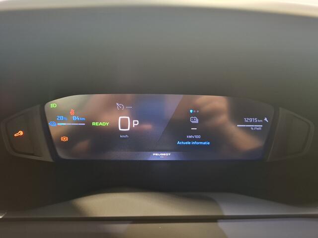 Peugeot e-2008 EV Allure Avantage 54 kWh | Android/Apple Carplay | LM Velgen 17" | PDC Voor en Achter | Cruise Control | Bluetooth | DAB | Airco |