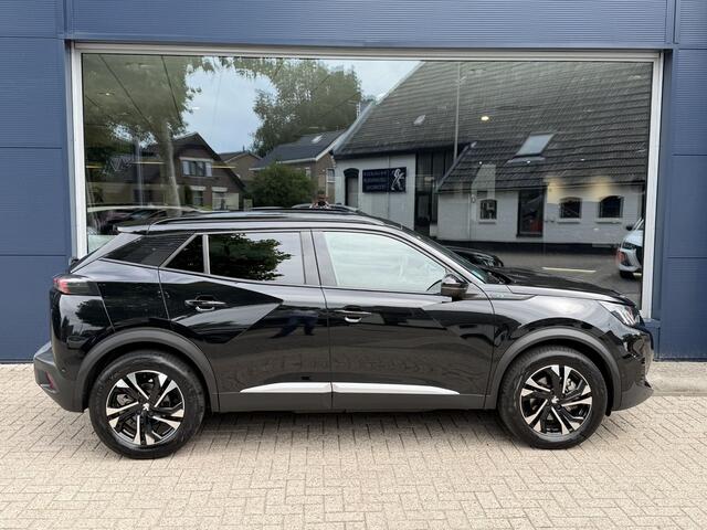 Peugeot e-2008 EV GT | Volledig Elektrisch | Automaat | 3 Fase Lader | Volledig Nappa Lederen Bekleding | Navigatie | Adaptieve Cruise Control | 3D i-Cockpit | Camera | Climate Control | Stoelverwarming | Full LED Koplampen | Keyless Entry | Dode Hoek Detectie | 17" Lic