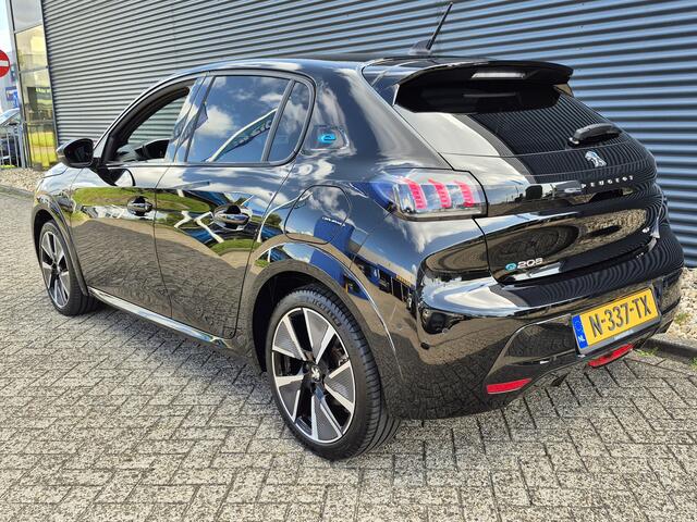 Peugeot e-208 EV GT 350 50 kWh | Navigatie | Stoelverwarming | Camera en Parkeersensoren | Cruise Control |