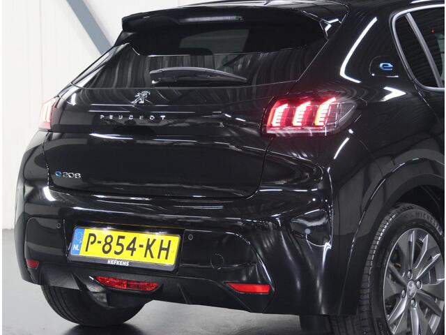 Peugeot e-208 EV Allure 50 kWh 136PK | AppleCarplay/Android Auto | Armsteun | Navigatie | Parkeersensoren | FULL LED | Stoelverwarming | Climate Control | Cruise Control | LMV | Isofix | Privacy Glass |
