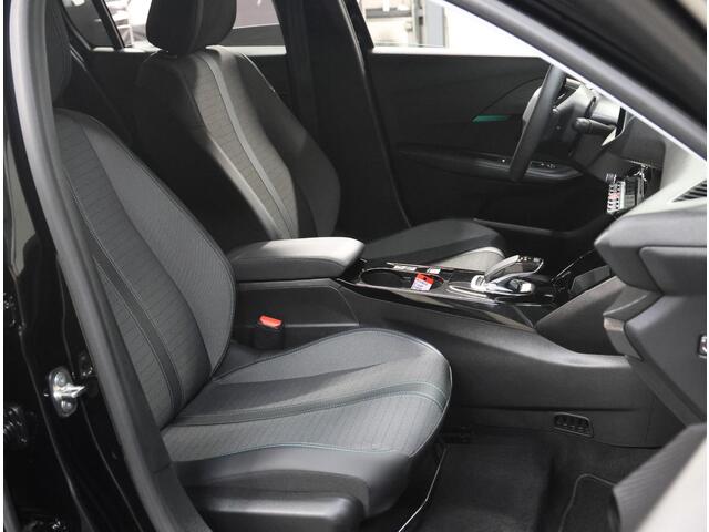 Peugeot e-208 EV Allure 50 kWh 136PK | AppleCarplay/Android Auto | Armsteun | Navigatie | Parkeersensoren | FULL LED | Stoelverwarming | Climate Control | Cruise Control | LMV | Isofix | Privacy Glass |