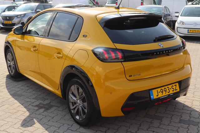 Peugeot e-208 EV Allure 50 kWh SOH 93%, BTW Auto, Adaptieve cruise control, Panoramadak, Camera, Virtual Cockpit