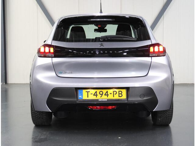 Peugeot e-208 Active 50kWh 136PK | 1ste eigenaar | 3 FASE | AUTOMAAT | AppleCarPlay/AndroidAuto | Armsteun | Parkeersensoren | Keyless | Navigatie | Climate Control | Cruise Control | Isofix |