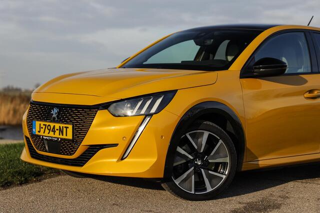 Peugeot e-208 EV GT 350 50 kWh ? Pano ? Matrix LED ? 3 Fase