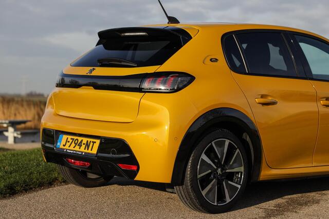 Peugeot e-208 EV GT 350 50 kWh ? Pano ? Matrix LED ? 3 Fase