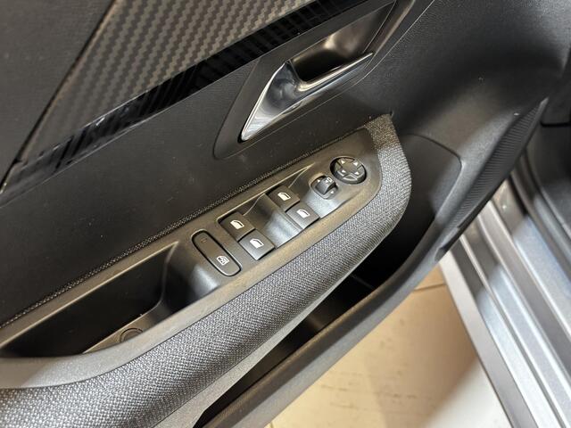 Peugeot e-208 EV Business 51kWh 156