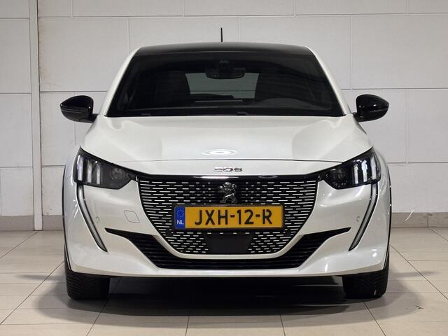 Peugeot e-208 GT EV 3-FASEN 50kWh 136pk | TWO-TONE! | PANODAK | STOELVERW. | ADAPTIVE CRUISE | DODEHOEKBEW. | WARMTEPOMP | CAMERA | NAVI
