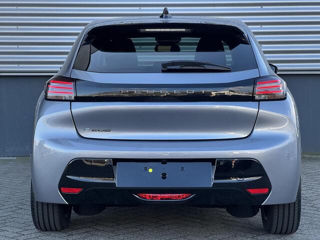 Peugeot e-208 Allure Avantage EV 51kWh 156pk AUTOMAAT | WARMTEPOMP | CAMERA | ADAPTIEVE CRUISE CONTROL | DODEHOEKBEW. |