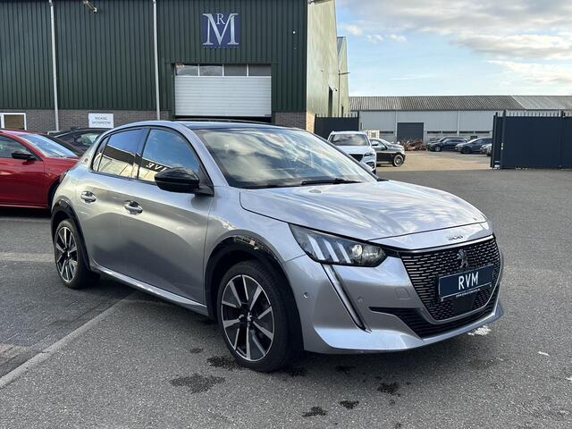 Peugeot e-208 EV GT Pack 50 kWh VAN ¤ 17.900,- VOOR ¤ 16.440,- UW LENTEVOORDEEL ¤ 1.460,-! | 3- FASE LADER | STOELVERWARMING | CAMERA | PANOROMA DAK | RIJKLAAR 12 MND BOVAG GARANTIE |