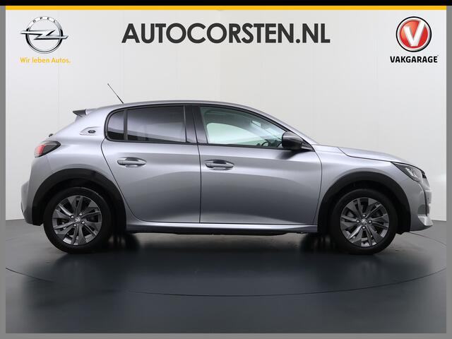 Peugeot e-208 EV SOH 92,5% Panoramadak Stoelverwarming 3D-Navi 360°Camera Apple Carplay Android Auto Ecc Cruise Control Pdc Keyless 50kWh Allure Led Lmv Privacy Glas Isofix DAB+ Bluetooth Regen-Lichtsensor Lane Assist Dealeronderhouden Origineel Nederlandse Auto