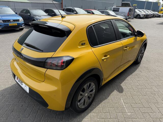 Peugeot e-208 Active Pack 50 kWh (Automatische Airco - LED - Navigatie - Apple Carplay - Keyless Start - Lichtmetalen Velgen)