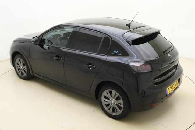 Peugeot e-208 EV Allure 50 kWh | Stoelverwarming | Cruise control | Airco | Navigatie | Parkeersensoren | Laadkabel inbegrepen | Centrale deurvergrendeling | forward collision warning-systeem