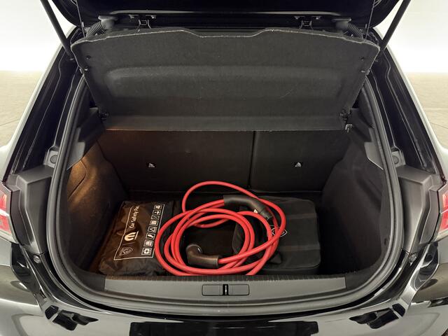 Peugeot e-208 EV Active Pack 50 kWh | Snelladen | SOH 95% | Clima | Carplay | Cruise | LED | Navi | Parkeersens.