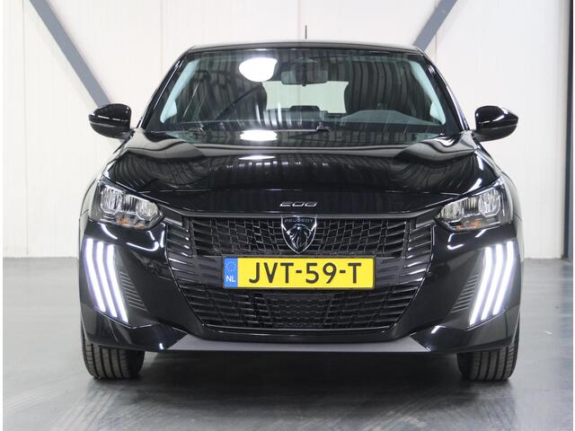 Peugeot e-208 EV Style Avantage 51 kWh 156PK | 1ste eigenaar | AppleCarplay/AndroidAuto | Parkeersensoren | LED | Lederen Stuurwiel | Airco | Cruise Control | Isofix |