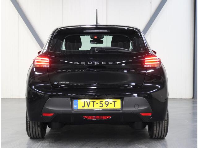 Peugeot e-208 EV Style Avantage 51 kWh 156PK | 1ste eigenaar | AppleCarplay/AndroidAuto | Parkeersensoren | LED | Lederen Stuurwiel | Airco | Cruise Control | Isofix |