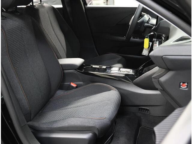Peugeot e-208 EV Style Avantage 51 kWh 156PK | 1ste eigenaar | AppleCarplay/AndroidAuto | Parkeersensoren | LED | Lederen Stuurwiel | Airco | Cruise Control | Isofix |