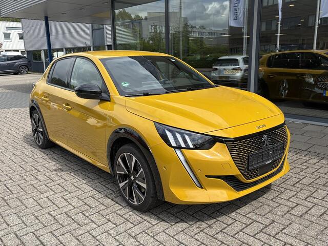 Peugeot e-208 EV GT 50 kWh | 7800 KM | Stoelverwarming | Adaptive Cruise | Dodehoeksensoren | LM Winterset