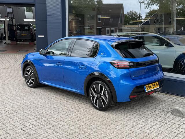 Peugeot e-208 EV GT Avantage 51 kWh 156 PK | Nieuwe Auto | Tot 8 jaar Garantie | Alcantara Stoelen met Verwarming en Massage | Navigatie | Adaptieve Cruise Control | 360 Graden Camera | Full LED Verlichting | 400 Km WLTP Range | 17" Lichtmetalen Velgen | Parkeersensore