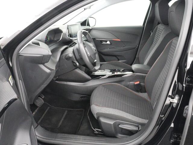 Peugeot e-208 EV Active Pack 50 kWh | SOH 94,2% | 38.400km NAP | Navigatie | Carplay | Parkeerhulp | Climate control | Bluetooth | DAB | Cruise control | Origineel NL | 1e eigenaar