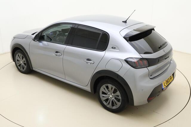 Peugeot e-208 EV Allure 50 kWh SOH: 85% | Navigatie | Climate control | Weinig kiloemeters | Camera | Lichtmetalen velgen | Keyless | Extra getint glas