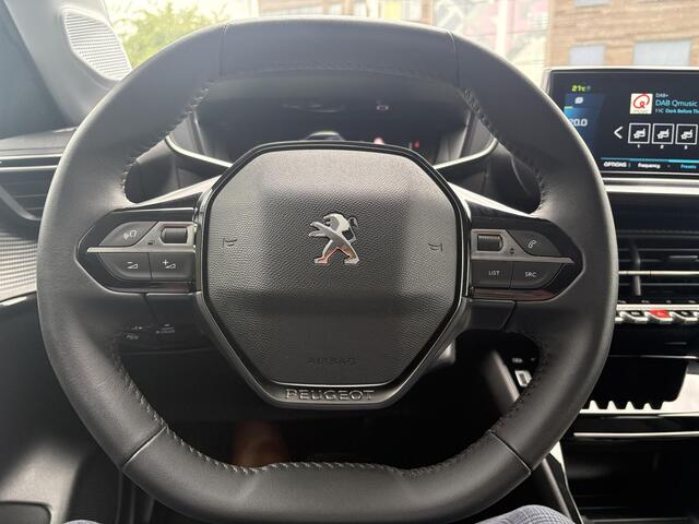 Peugeot e-208 EV Allure Pack 50 kWh | 98,7% SOH! | Achteruitrijcamera | Cruise Control | Navigatie | LM Velgen |