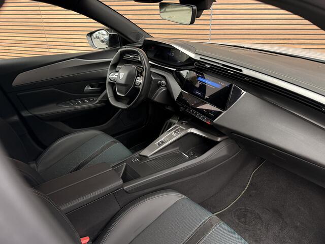 Peugeot e-308 GT First Edition EV 54 kWh Stoel & Stuur verwarming / Navi / Camera / Clima / 18Inch