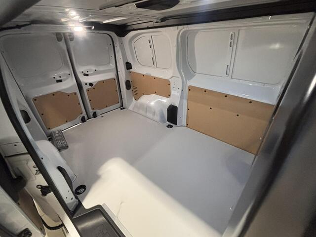 Peugeot e-Expert L2 75kWh 136pk | LED koplampen | Climate control | Keyless entry | Dode hoek detectie | Achteruitrijcamera | Parkeersensoren voor en achter | Multimedia | Carplay | NAVI | Digital cockpit | Licht- en regensensor | Mistlampen | Bestuurdersstoel comfort | B