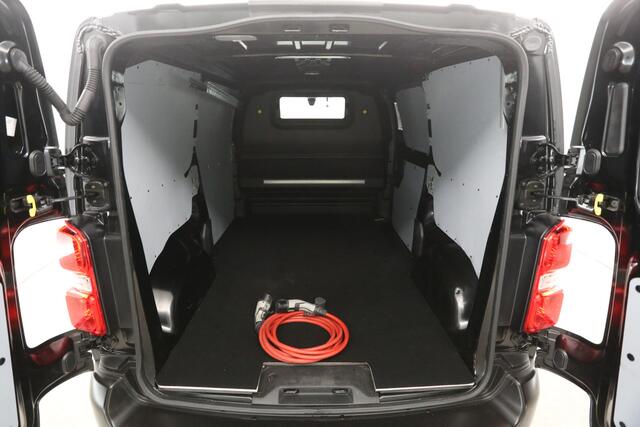 Peugeot e-Expert L2H1 75 kWh | SOH 93% | Snelladen | Airco | Cruise | 3-Zits | Camera | Trekh. | Carplay | Parkeersens.