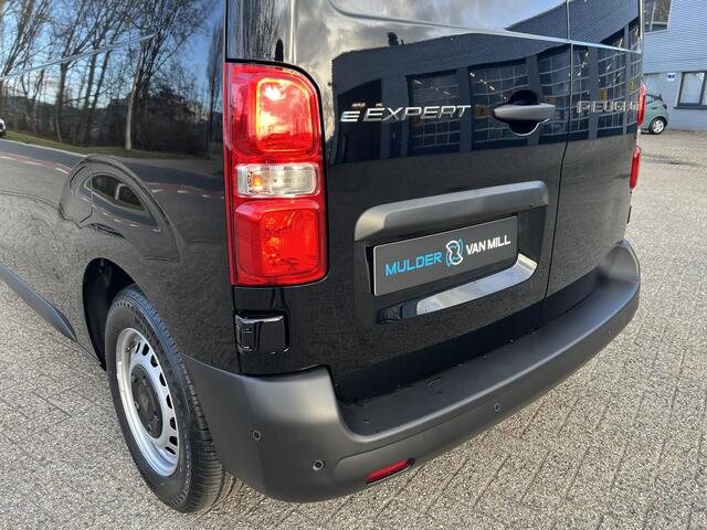 Peugeot e-Expert L2 75 kWh 136pk | ACTIE! | 8 jaar garantie | 0% financial lease| NAVI | Apple Carplay | Android Auto | Parkeersensoren voor- en achter | Achteruitrijcamera | Dode hoek detectie | Mistlampen | Licht- en regensensor | Automatische verlichting | Digital cock