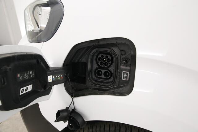 Peugeot e-Expert L2H1 75 kWh | Snelladen | SOH 99% | Airco | 3 Zits | Cruise | Camera | Carplay | Navi