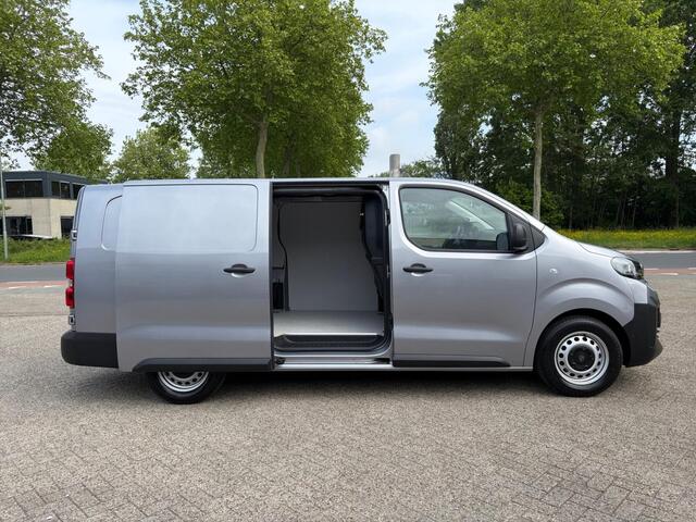 Peugeot e-Expert L3 75 kWh 136pk | ACTIE | 8 jaar garantie | 0% financial lease| NAVI | Apple Carplay | Android Auto | Parkeersensoren voor en achter | Achteruitrijcamera | Dode hoek detectie | Mistlampen | Licht- en regensensor | Automatische verlichting | Digital cockpi