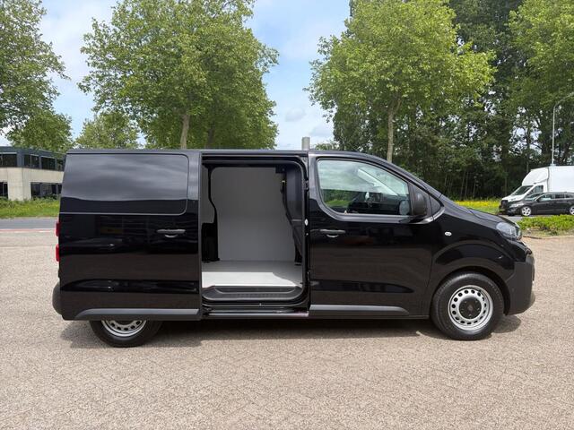 Peugeot e-Expert L2 75 kWh 136pk | 8 jaar garantie | 0% financial lease | NAVI | Apple Carplay | Android Auto | Parkeersensoren voor- en achter | Achteruitrijcamera | Dode hoek detectie | Mistlampen | Licht- en regensensor | Automatische verlichting | Digital cockpit | Tu
