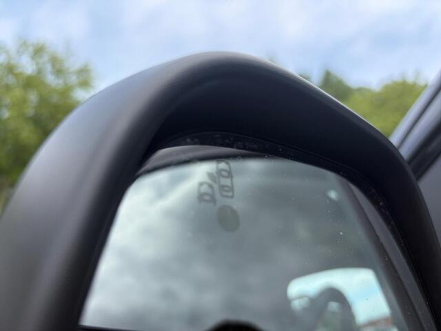 Peugeot e-Expert L2 75 kWh 136pk | 8 jaar garantie | 0% financial lease | NAVI | Apple Carplay | Android Auto | Parkeersensoren voor- en achter | Achteruitrijcamera | Dode hoek detectie | Mistlampen | Licht- en regensensor | Automatische verlichting | Digital cockpit | Tu