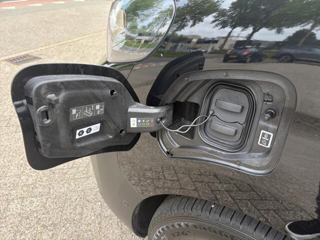 Peugeot e-Expert L2 75 kWh 136pk | 8 jaar garantie | 0% financial lease | NAVI | Apple Carplay | Android Auto | Parkeersensoren voor- en achter | Achteruitrijcamera | Dode hoek detectie | Mistlampen | Licht- en regensensor | Automatische verlichting | Digital cockpit | Tu