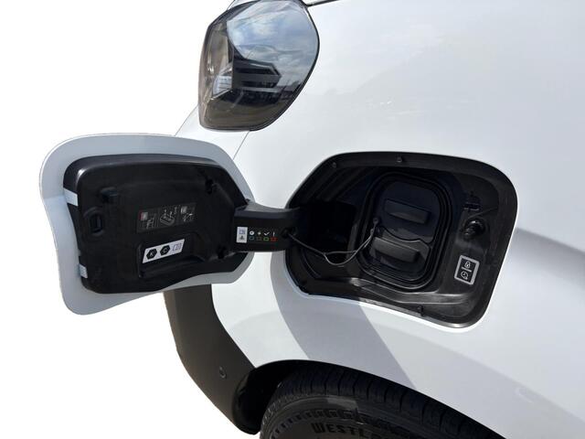 Peugeot e-Expert L2 75 kWh 136pk | 8 jaar garantie | 0% financial lease| NAVI | Apple Carplay | Android Auto | Parkeersensoren voor en achter | Achteruitrijcamera | Dode hoek detectie | Mistlampen | Licht- en regensensor | Automatische verlichting | Digital cockpit | Tuss