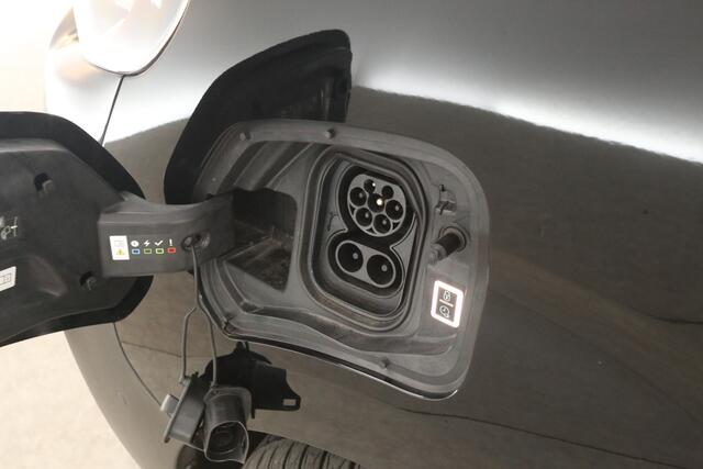 Peugeot e-Expert Standard Premium 75 kWh | Snelladen | SOH 94% | Airco | Camera | Cruise | Carplay | 3 Zits | Parkeersens.