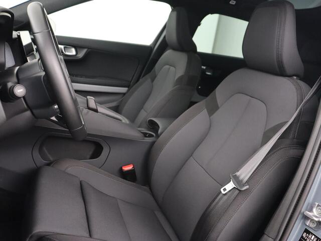 Polestar 2 Long Range Dual Motor Launch Edition 78kWh | Panoramadak | Trekhaak | Stoel & stuurverwarming | 360 camera | Adaptive cruise | Harman/Kardon | Carplay