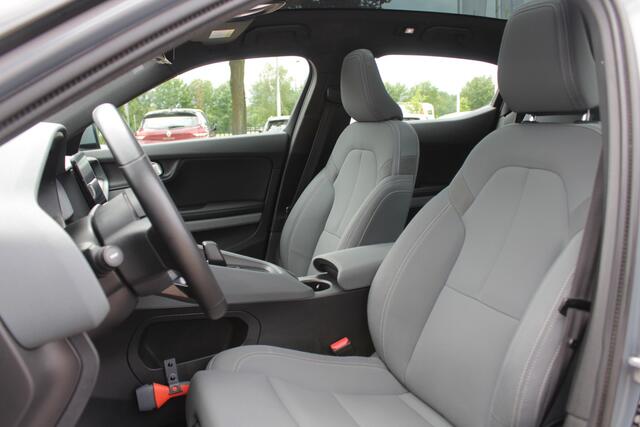 Polestar 2 Long Range Dual Motor Launch Edition 78kWh / Trekhaak / Panoramadak / 360Camera / ACC / Virtual Cockpit / Keyless / DAB / Stuurverwarming