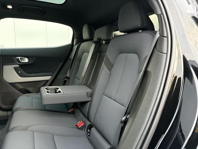 Polestar 2 Long Range Dual Motor Launch Edition 78kWh / 408 PK / Soh 96%/ Panorama Glasdak / Elektrische Achterklep / Stoelverwarming voor en achter / Apple CarPlay/Android Auto /