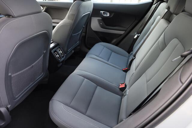 Polestar 2 Long Range Single Motor 78 kWh TREKHAAK-INKLAPB. PANO HARMAN-KARDON MEMORY STOEL/STUURVERW. CAMERA CARPLAY DAB 19''LMV ENZ. ENZ.