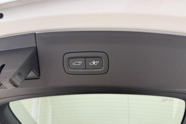 Polestar 2 Long Range Dual Motor 78 kWh | SOH 89.54% | 408 PK | Panorama dak | 1500KG Trekgewicht | Camera rondom | Harman Kardon | Stoel en stuurverwarming | Keyless entry en start | Trekhaak elektrisch uitklapbaar
