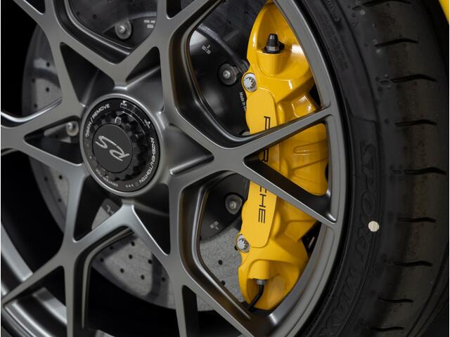 Porsche 718 Spyder RS