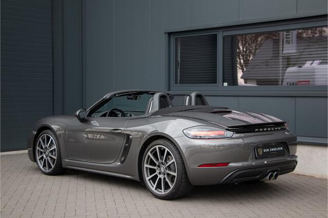 Porsche 718 Boxster 2.0 | 300PK | Porsche Approved 2028 | PPF Neus | Stoelverwarming | Cruise Control |Dealer OH | Stuurverwarming | Dab+ | Carrera 20" | ¤ 110.613 N.P | Garagedeuropener | AppleCarplay | PDC.