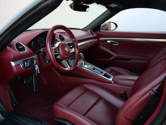 Porsche 718 Boxster 2.0 300 Pk Automaat Navigatie / Leer / Stoelverwarming / 20 inch