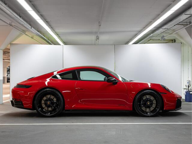 Porsche 911 Carrera 4 GTS